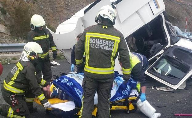 Un choque entre dos camiones en Montabliz provoca retenciones en la Autovía de la Meseta