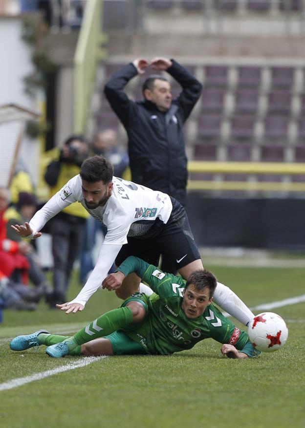 Adán Gurdiel podrá jugar el domingo