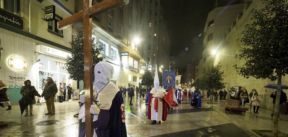 La lluvia no impidió la procesión de la Oración de Jesús en el Huerto de los Olivos