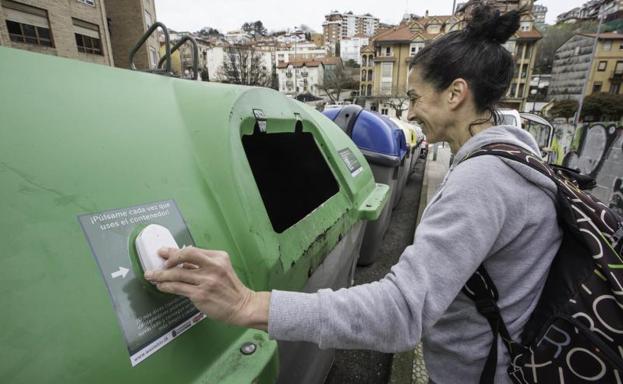 Los vecinos de Tetuán controlarán el nivel de llenado de los contenedores de vidrio