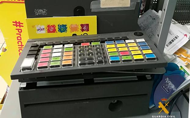 La Guardia Civil detiene a un hombre escondido dentro de un supermercado de Limpias en el que pretendía robar