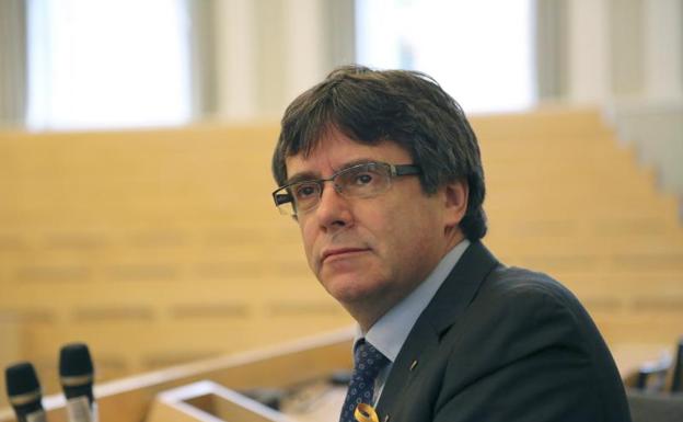 Los tres detenidos que acompañaron a Puigdemont ya han sido puestos en libertad