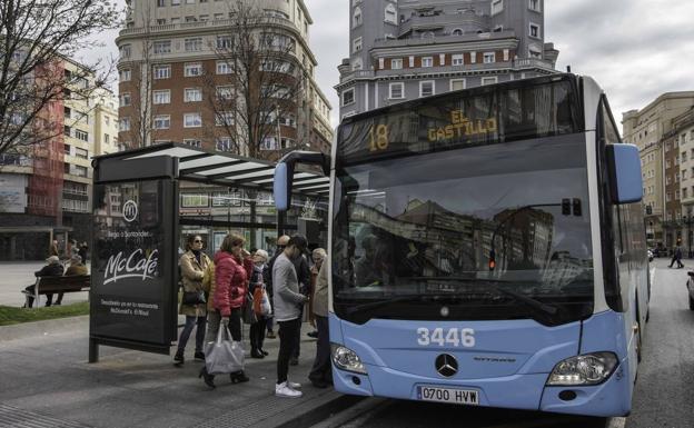 Bolsas de basura azul en ventanas para mostrar «descontento» con el MetroTUS
