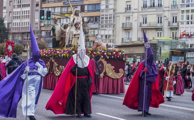 La procesión del Resucitado cierra hoy los actos religiosos por Semana Santa