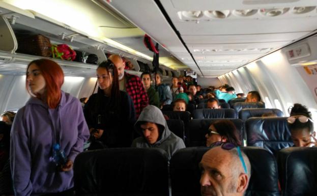 Retenido más de nueve horas un grupo de cántabros en el aeropuerto de Argel
