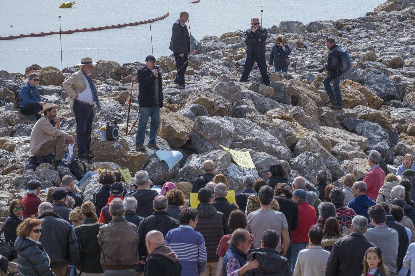 Tercera protesta contra los espigones de La Magdalena