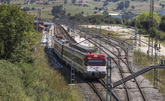Fomento dota partidas para duplicar la vía Santander-Torrelavega y para Cercanías