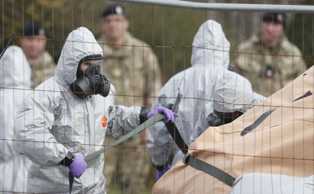 El laboratorio inglés no identificó el origen ruso del gas que envenenó a los Skripal