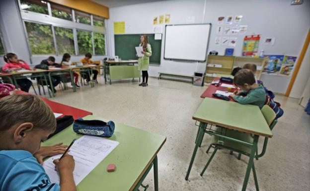 Los profesores interinos de Cantabria convocan huelga para los días 19, 25 y 26 de abril