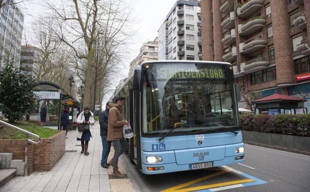 La nueva línea 8 del TUS suprime los transbordos cuatro horas y media al día entre semana