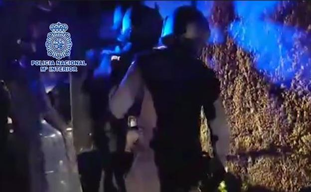 Tiroteo entre narcos y policías en el decomiso de ocho toneladas de hachís en Cádiz