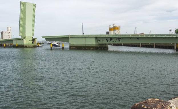 Pintar y reparar el puente de Raos multiplicó el gasto de mantenimiento del Puerto en 2017