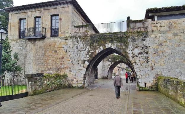 Educación cederá Los Torreones de Cartes para que se incorporen al patrimonio municipal