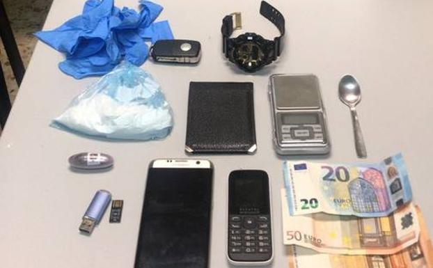 Detenido tras ser sorprendido con hachís y cocaína en el coche
