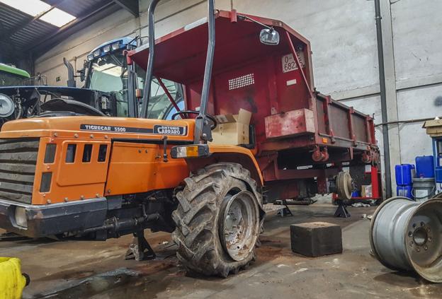 Al ganadero de Bielva al que le mataron 34 vacas le destrozan ahora su maquinaria