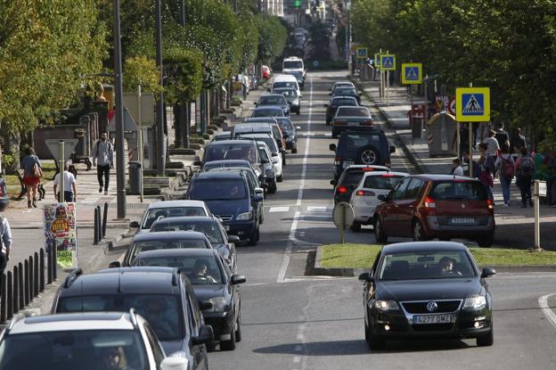 La calle que más intensidad de tráfico registra en Torrelavega es Julio Hauzeur