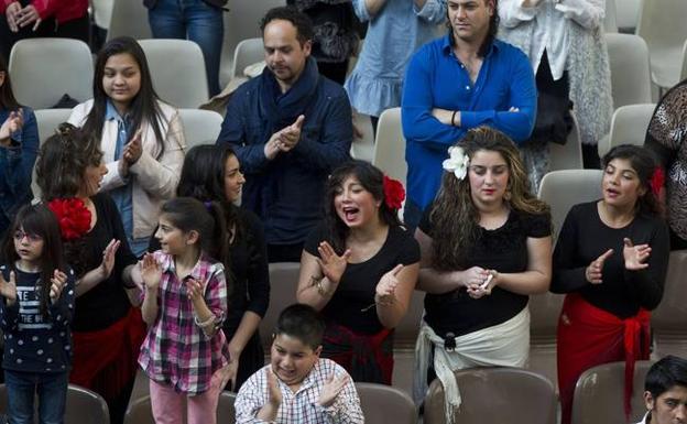 «Nunca hemos prohibido la celebración del Día del Pueblo Gitano»