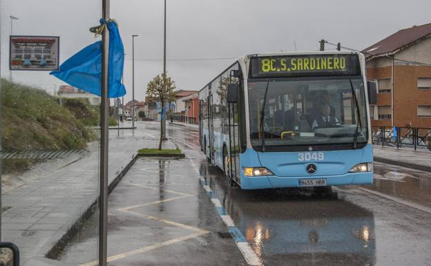 Otro día de cambios en el bus de Cueto y Monte