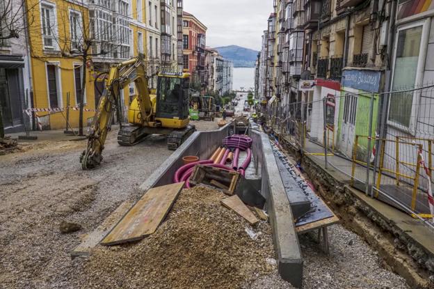 Cinco calles del centro de Santander permanecen cortadas al tráfico por obras municipales