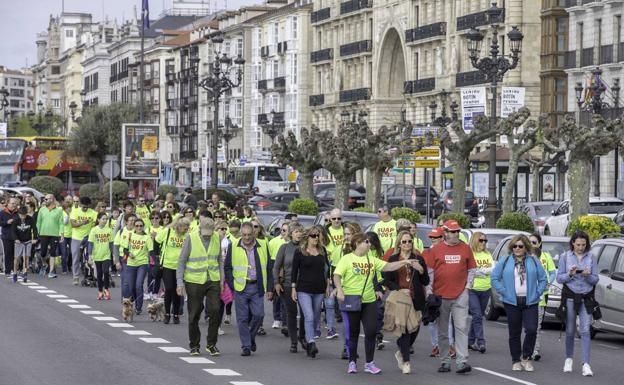 Los profesionales del SUAP y 061 celebran una 'Marcha Saludable' en Santander