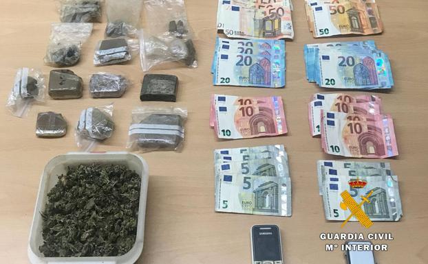 Detenidos el dueño de un bar de Muñorrodero y un camarero por tráfico de drogas