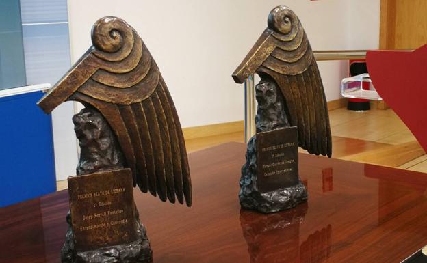 La figura del premio Beato muestra unas alas de ángel protegiendo Santo Toribio