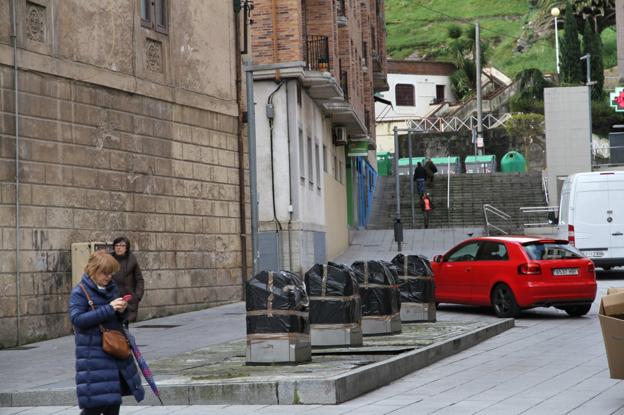 Los contenedores soterrados de Castro entrarán en funcionamiento once años después