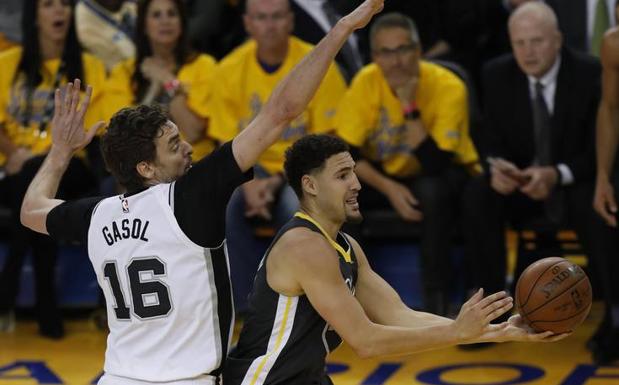 Los Warriors ganan a los Spurs y ponen la serie 2-0 a favor