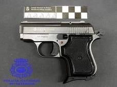 Detenido en Santander por agredir a dos hombres y amenazar a otros tantos con una pistola