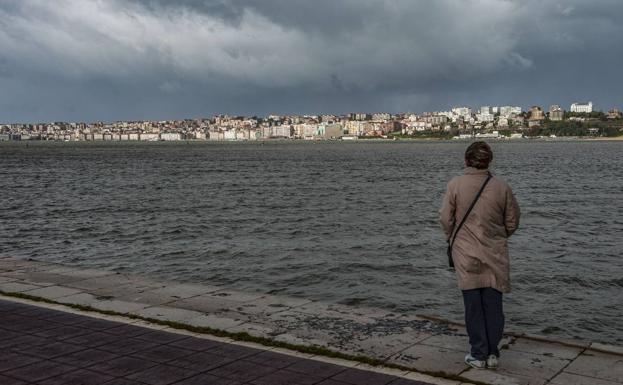 Ciudadanos propone proteger la bahía de Santander de «atrocidades como las que se están cometiendo»