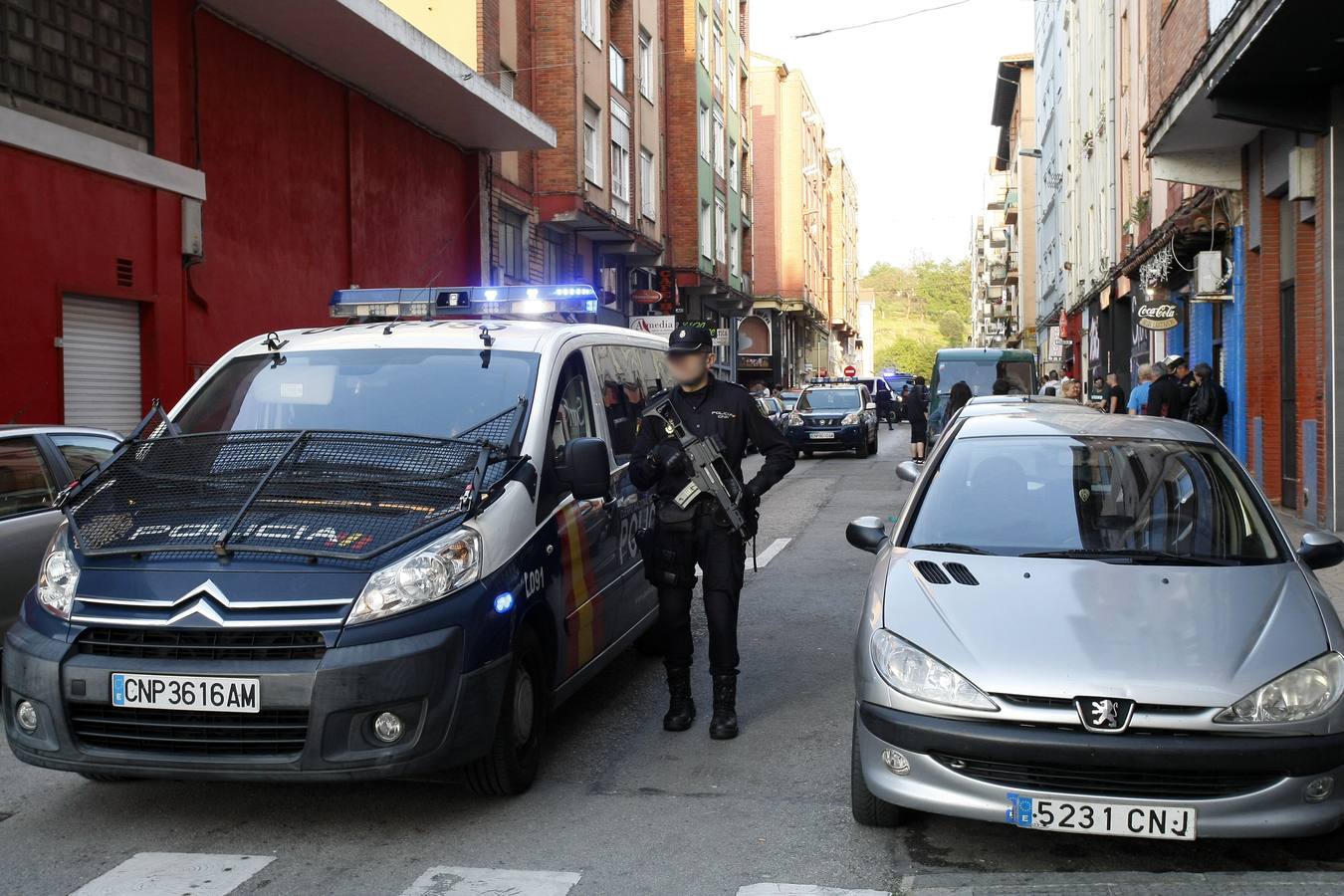 Espectacular redada policial contra el tráfico de drogas en Torrelavega