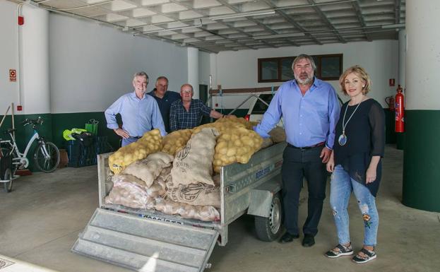 Polanco recibe 1.350 kilos de 'patatas solidarias' de los agricultores de Valderredible