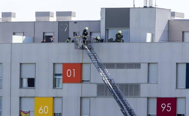 Extinguido un incendio en un edificio de La Albericia, causado por unos trabajos de soldadura