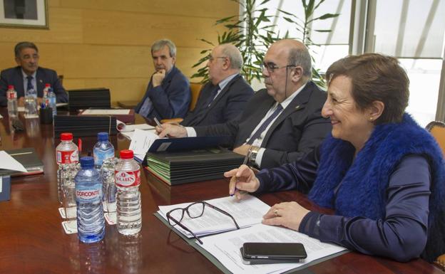 La consejera de Sanidad inicia un procedimiento informativo para aclarar las presuntas irregularidades en el SCS