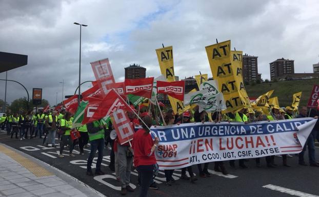 Los trabajadores del 061 y de las urgencias de los centros de salud se manifiestan por cuarta vez
