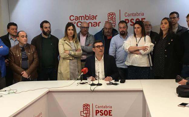 Cortés concurre a las primarias con una candidatura «en favor del PSOE y de Cantabria»