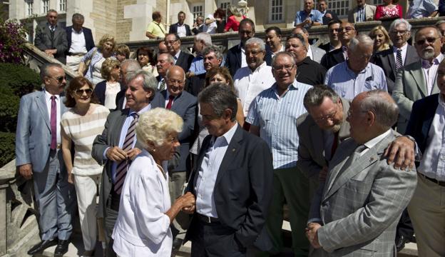 135.000 cántabros emigrados equiparan sus derechos a los residentes en la región