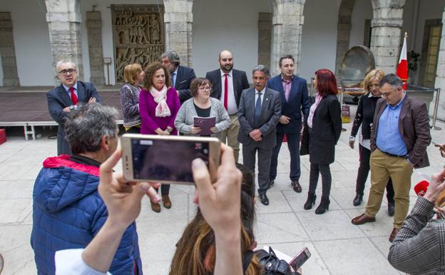 La mayoría de los diputados cántabros firman un manifiesto contra la sentencia de 'la Manada'