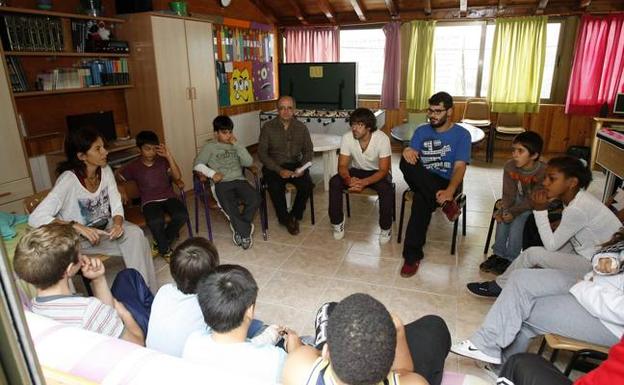 Los centros educativos de Torrelavega impartirán talleres para prevenir conflictos familiares