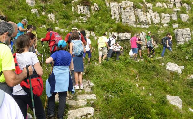 Cantabria se propone combatir el sedentarismo con un programa de rutas a pie y en bicicleta