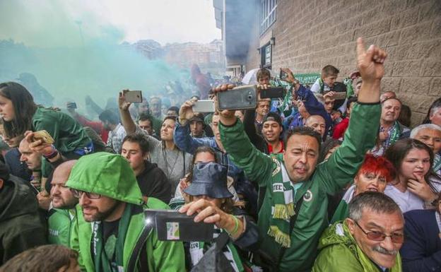 La afición racinguista tiene por delante un viaje no apto para todos los públicos