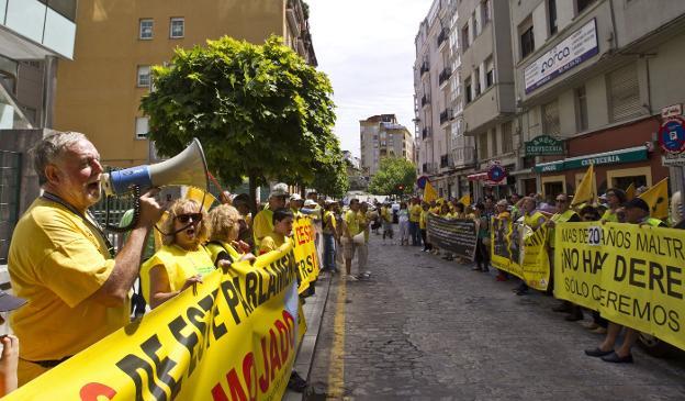 Los alcaldes muestran su «preocupación» por la actual situación de los derribos