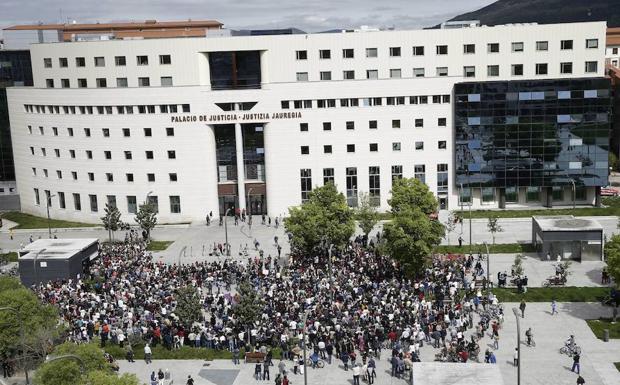Penetrar a una menor en estado de shock no es agresión sexual, según la Audiencia de Barcelona
