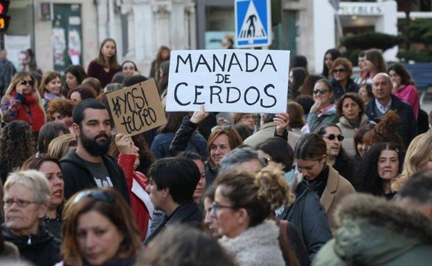 Más de mil cántabros vuelven a la calle para protestar contra el fallo de 'La Manada'