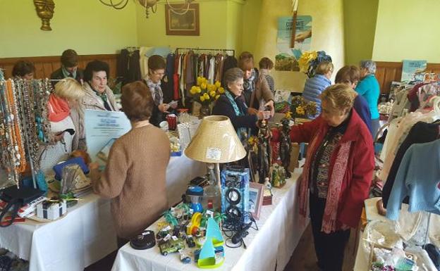 Manos Unidas extiende su bazar solidario en Los Corrales de Buelna