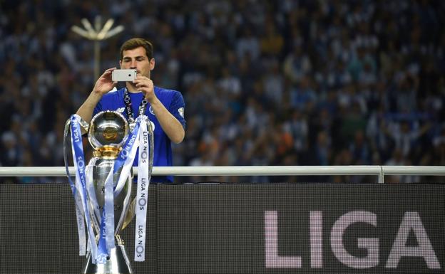 Iker Casillas espera seguir en el Oporto