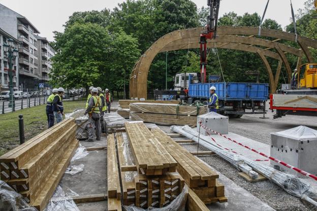 La gran estructura de la cubierta ya se levanta sobre el parque Manuel Barquín