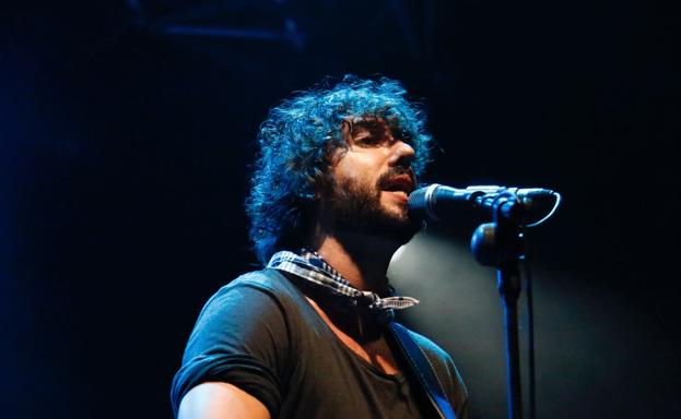 Izal se defiende de las acusaciones de acoso a mujeres en redes sociales