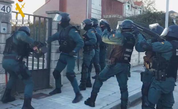 Detenida una banda de vecinos de Castro que robaba en bares y casas de Cantabria y País Vasco