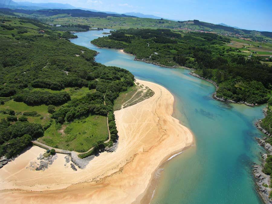 Las mejores vistas de las once playas de Cantabria con bandera azul